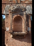 06866 ostia - regio i - insula ix - caseggiato del larario (i,ix,3) - lararium.jpg